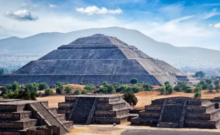 Titelbild für Mexikos beste Orte und Sehenswürdigkeiten, abgebildet ist Teotihuacán.